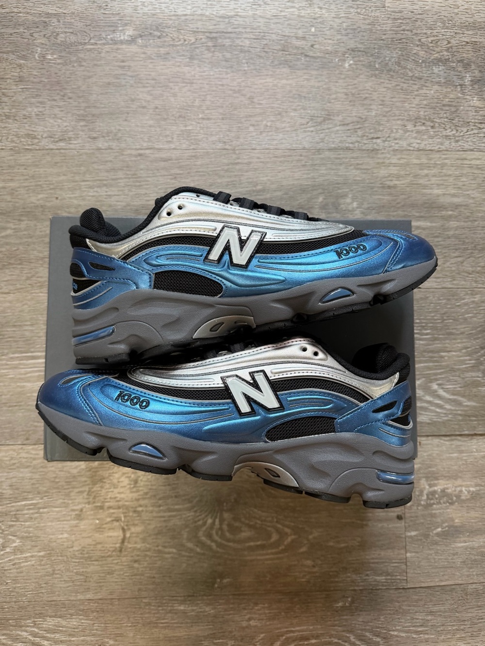 New Balance Men’s 1000 Metallic Blue & Silver Sneakers - Picture 5 of 8